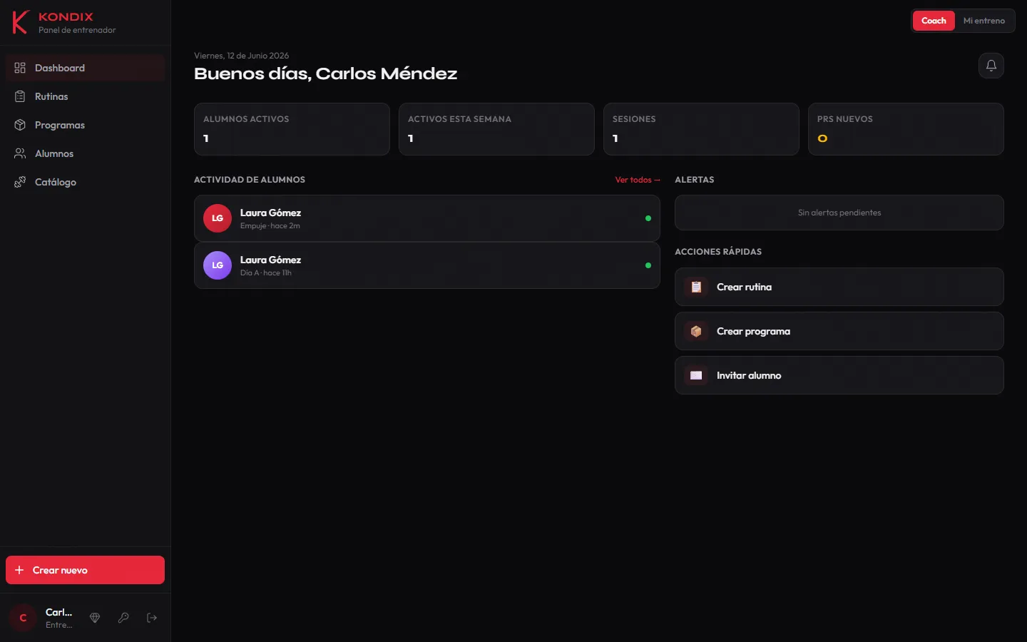 Dashboard del coach en KONDIX: indicadores de alumnos activos, actividad reciente de alumnos y acciones rápidas